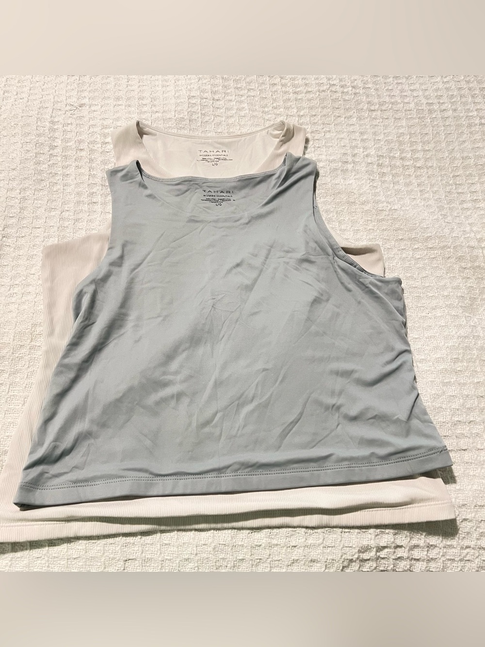 Tahari Women’s Tank Top Bundle Size Large White Ribbed Blue Cropped Tops